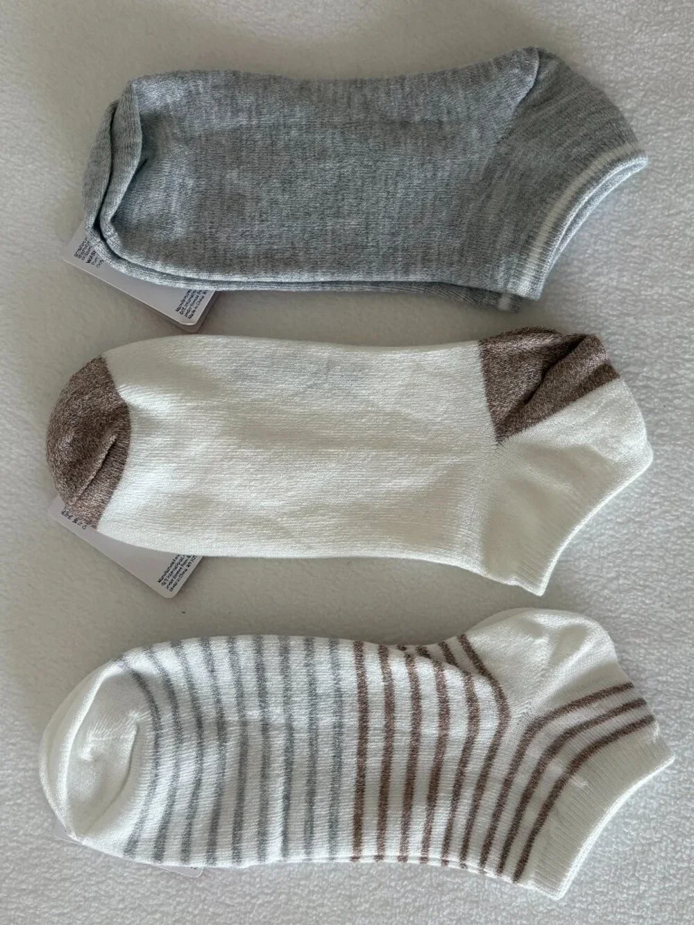 NWT - Dearfoams - 3 Pk - Ultimate No Show Socks - Gray, Cream, Tan, and Striped